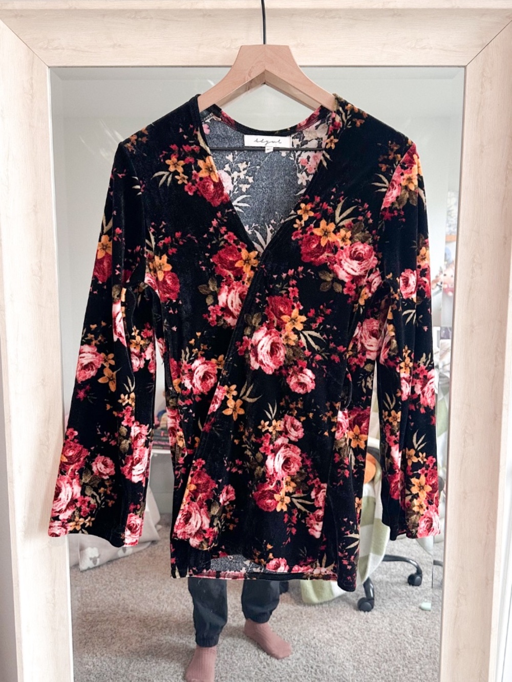 HDYWT Size XS Black Floral Velvet Bell Sleeve Wrap Top